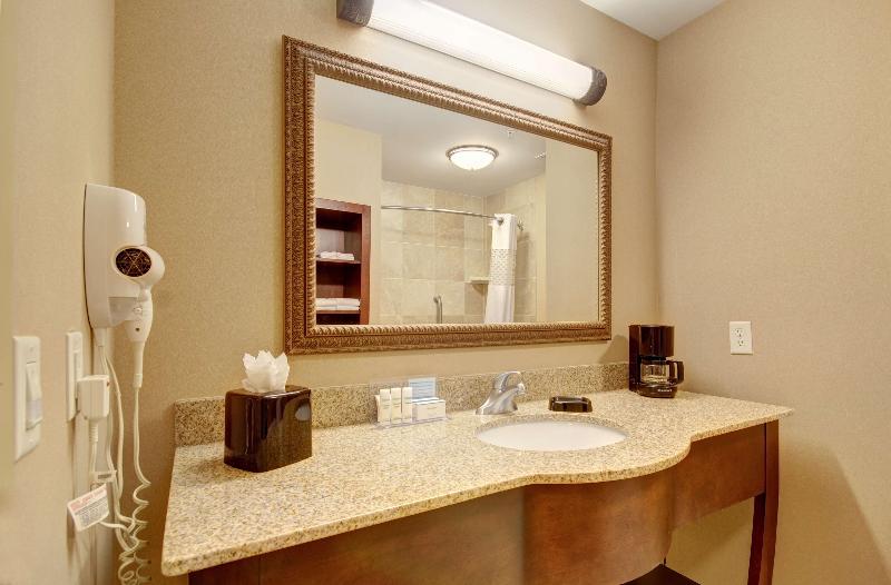 Hampton Inn & Suites Alexandria image