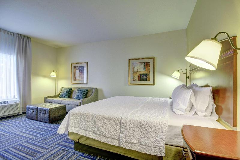 Hampton Inn & Suites Alexandria image