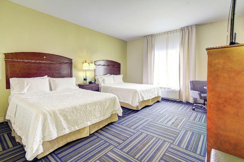 Hampton Inn & Suites Alexandria image