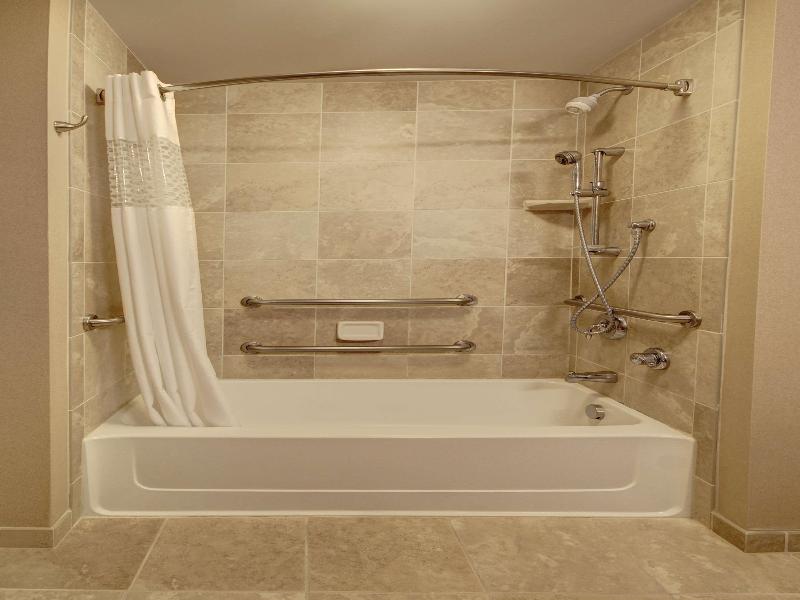 Hampton Inn & Suites Alexandria image