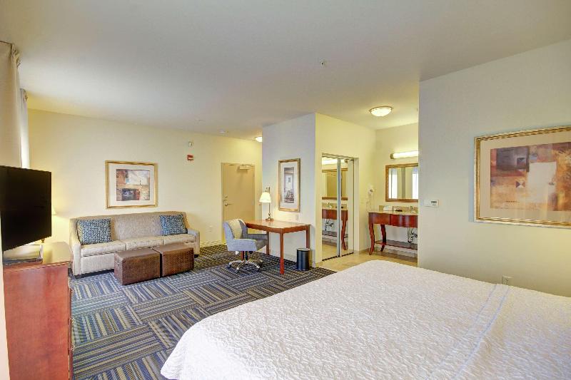 Hampton Inn & Suites Alexandria image