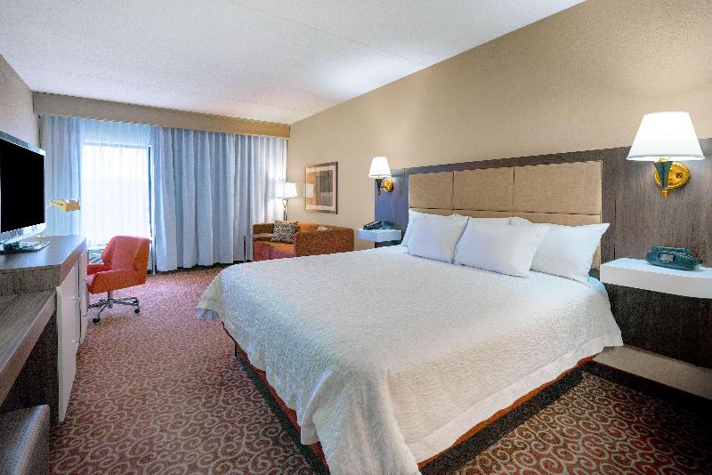 Hampton Inn Frostburg image