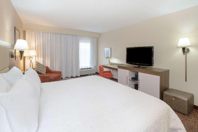 Hampton Inn Frostburg image