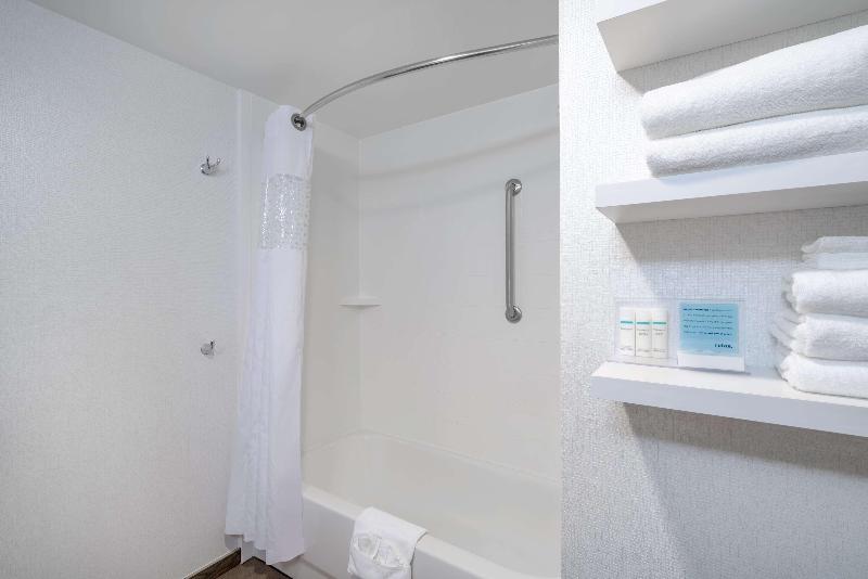 Hampton Inn Frostburg image