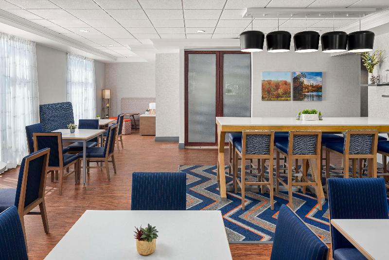 Hampton Inn Fairmont image