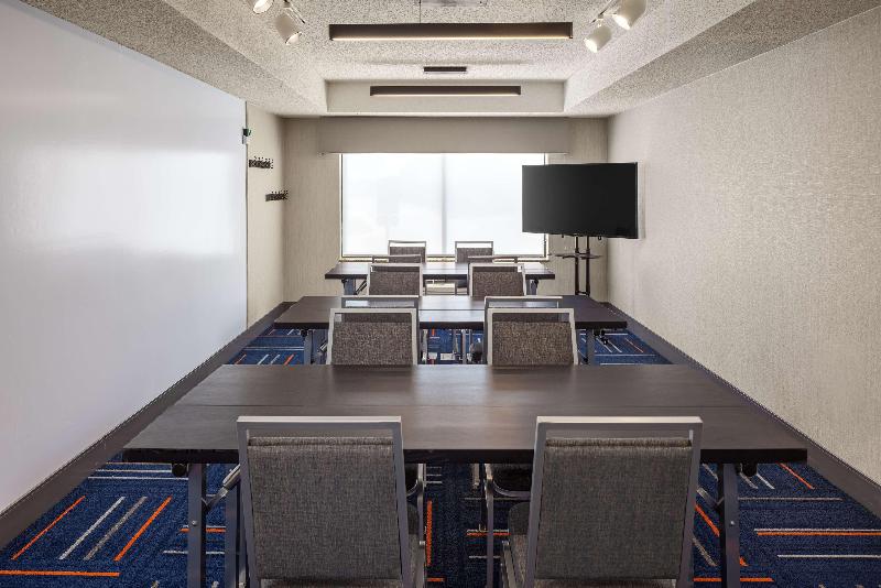 Hampton Inn Fairmont image
