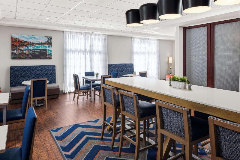 Hampton Inn Fairmont image