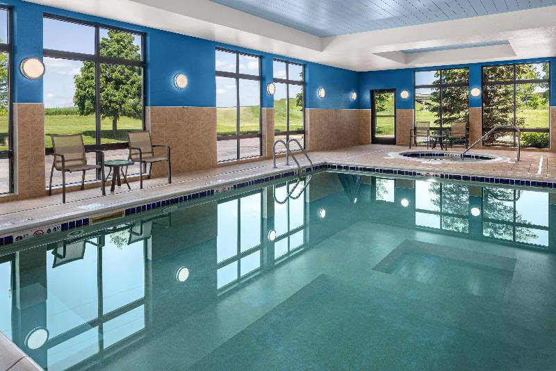 Hampton Inn Fairmont image