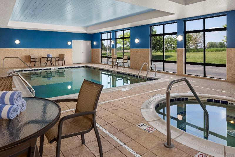 Hampton Inn Fairmont image