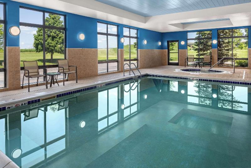 Hampton Inn Fairmont image