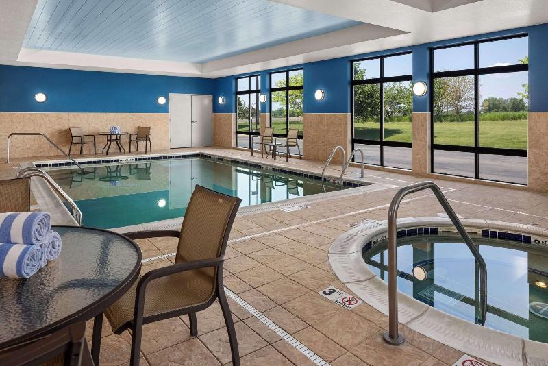 Hampton Inn Fairmont image