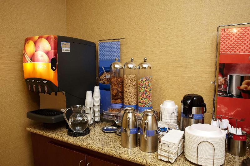 Hampton Inn Fairmont image