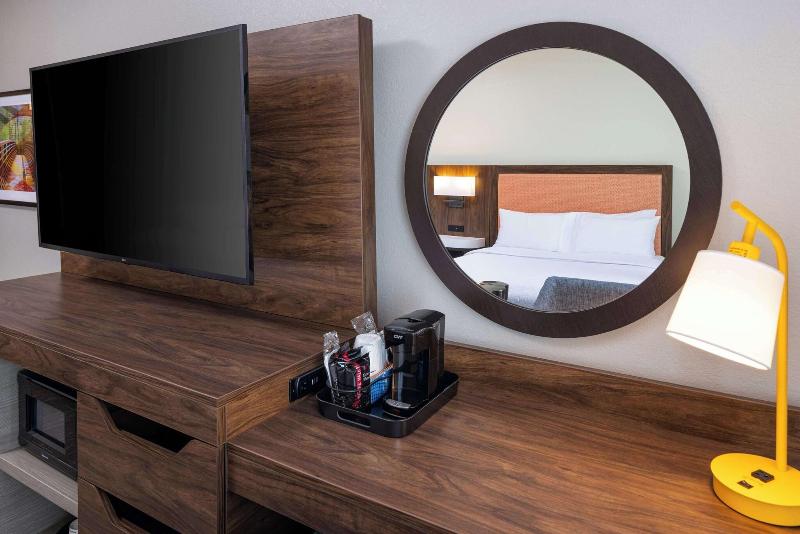 Hampton Inn Fairmont image