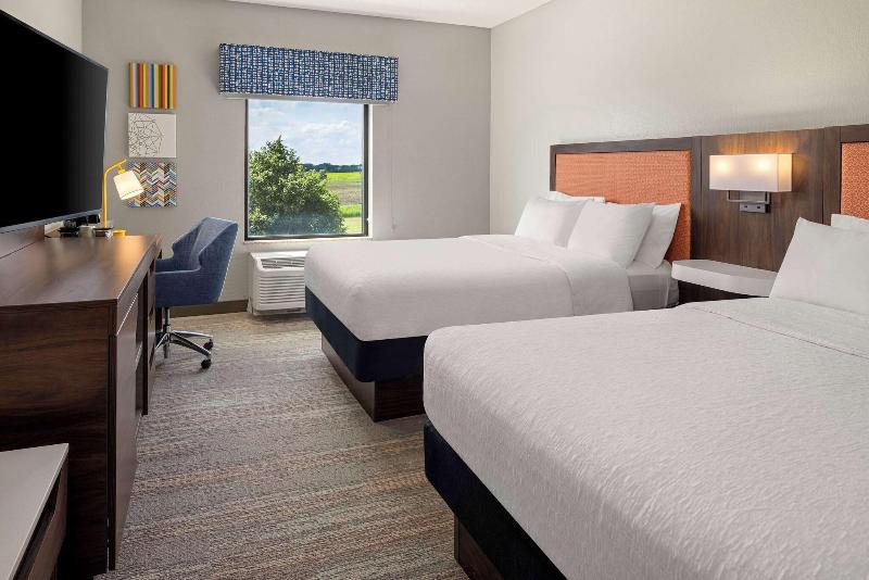 Hampton Inn Fairmont image