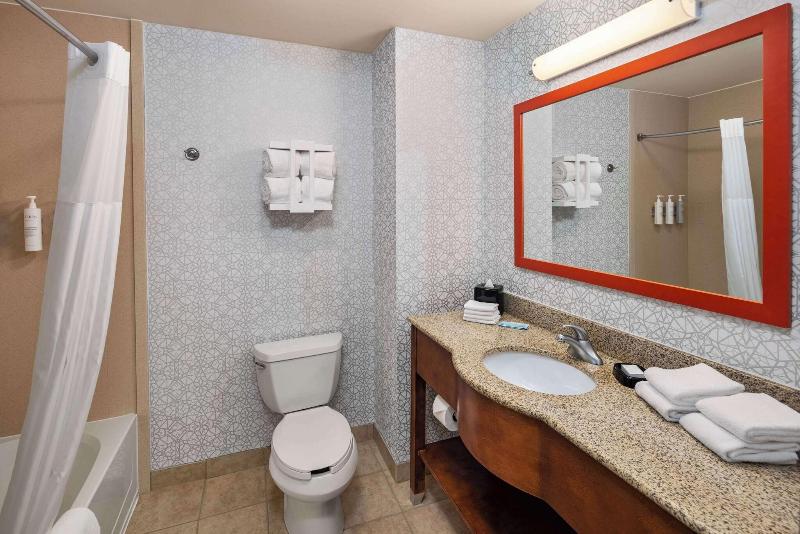 Hampton Inn Fairmont image