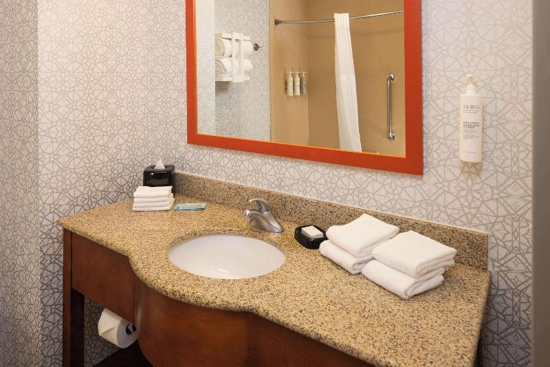 Hampton Inn Fairmont image