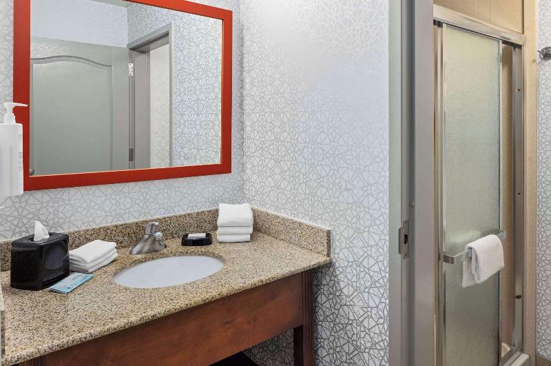 Hampton Inn Fairmont image