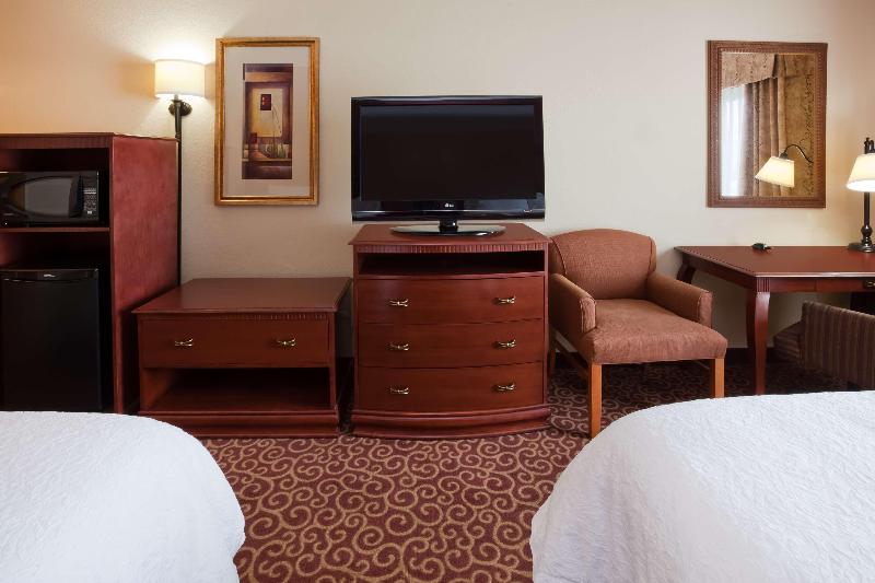 Hampton Inn Fairmont image