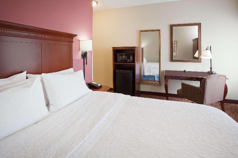 Hampton Inn Fairmont image