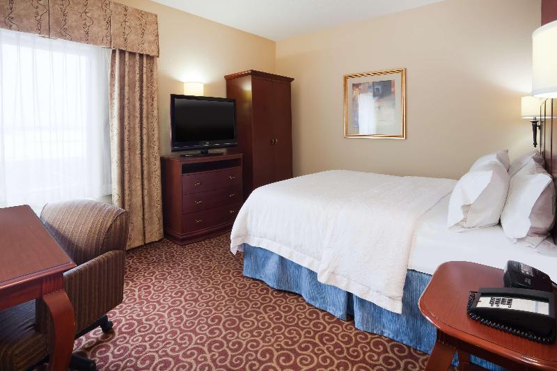 Hampton Inn Fairmont image