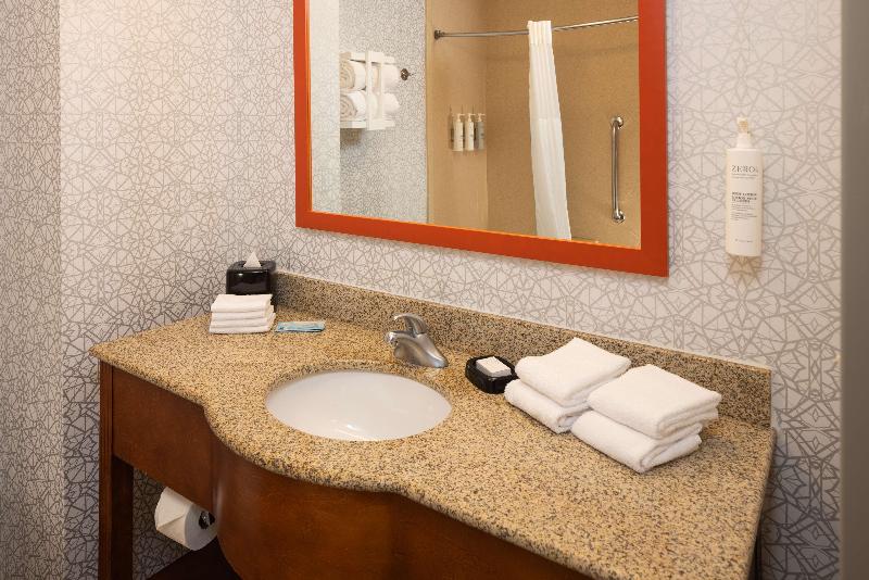 Hampton Inn Fairmont image