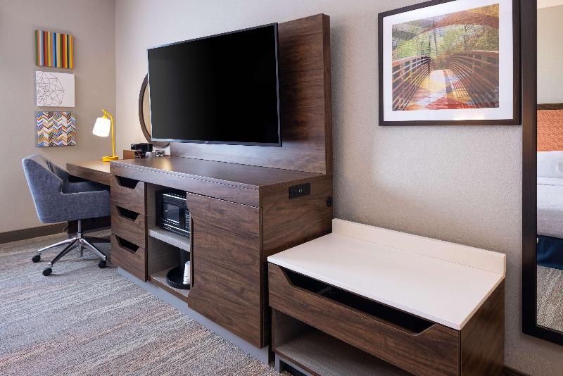 Hampton Inn Fairmont image