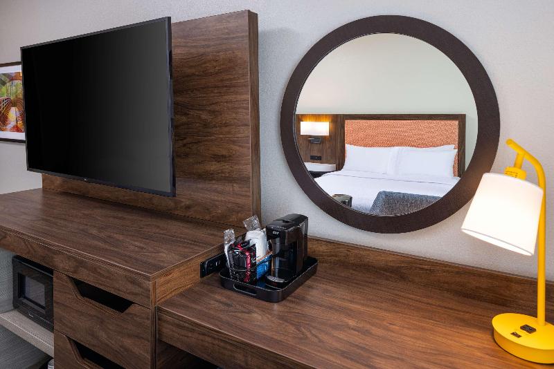 Hampton Inn Fairmont image