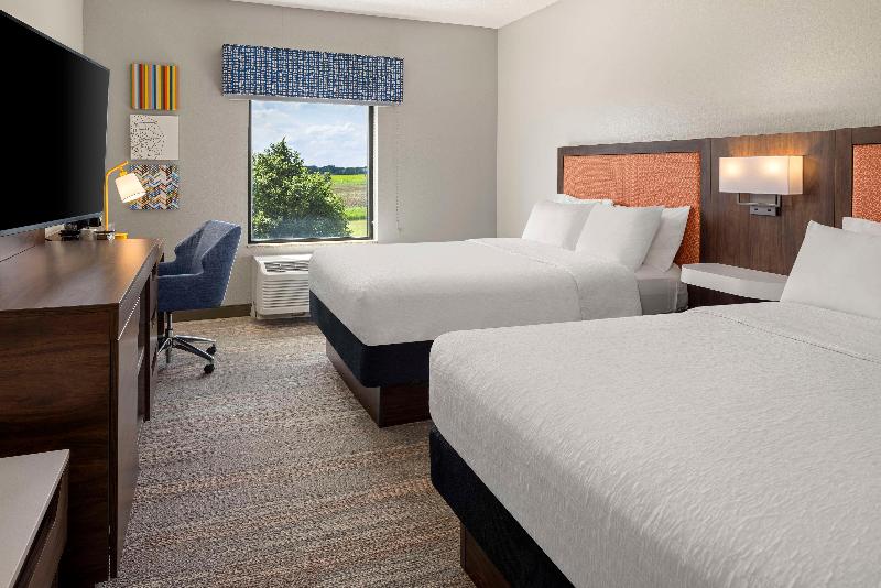 Hampton Inn Fairmont image