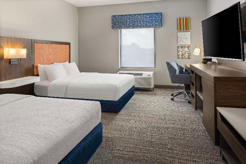 Hampton Inn Fairmont image