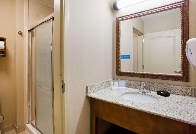 Hampton Inn Fairmont image
