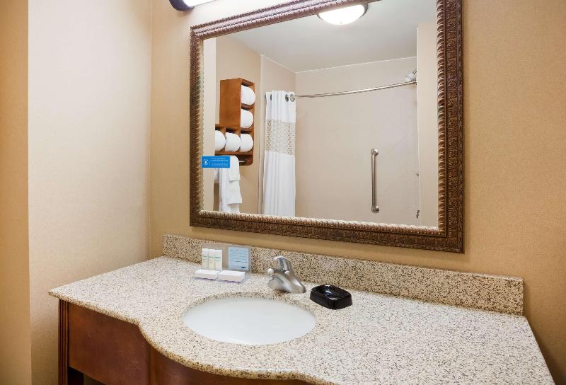 Hampton Inn Fairmont image