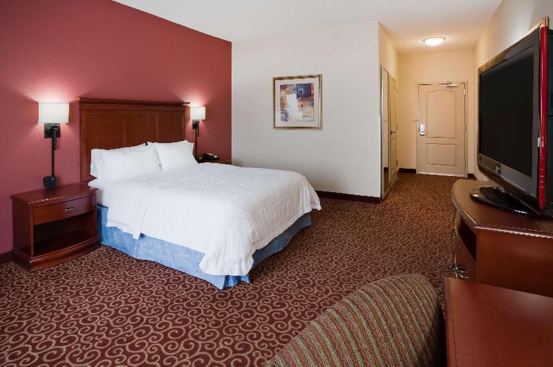 Hampton Inn Fairmont image