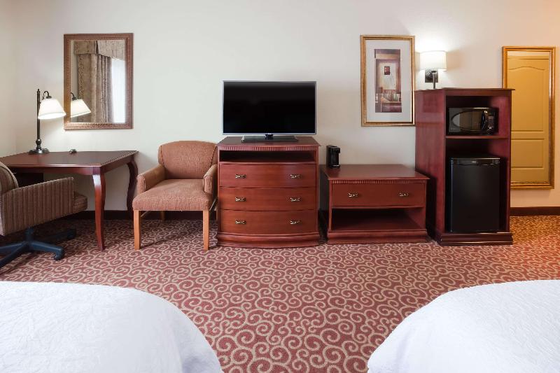 Hampton Inn Fairmont image