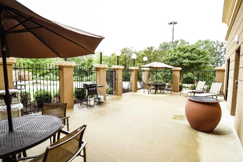 Hampton Inn & Suites Pine Bluff image