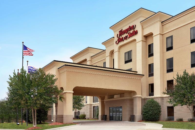 Hampton Inn & Suites Pine Bluff image