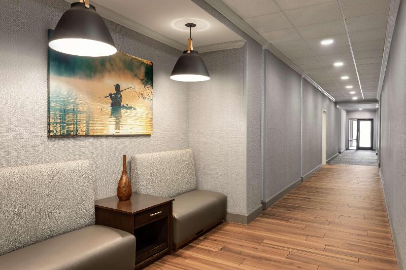 Hampton Inn & Suites Pine Bluff image