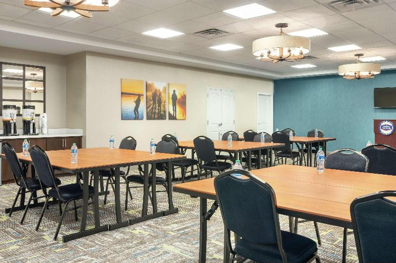 Hampton Inn & Suites Pine Bluff image