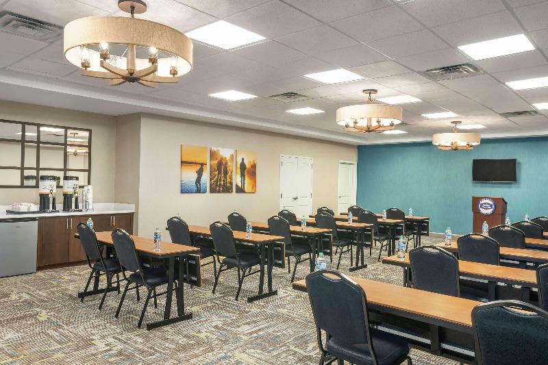 Hampton Inn & Suites Pine Bluff image