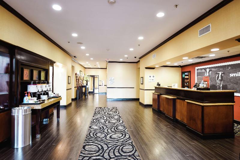 Hampton Inn & Suites Pine Bluff image