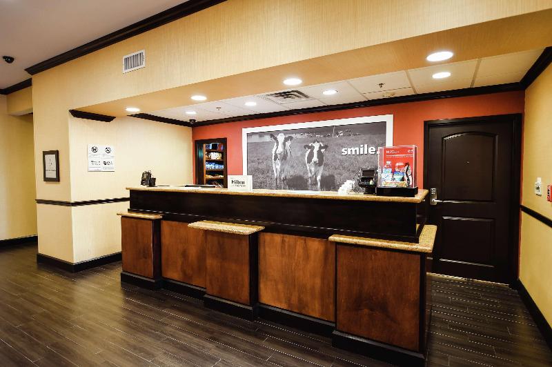 Hampton Inn & Suites Pine Bluff image