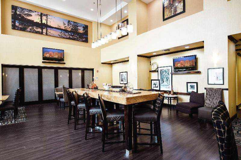 Hampton Inn & Suites Pine Bluff image