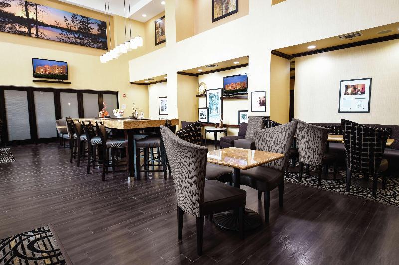 Hampton Inn & Suites Pine Bluff image