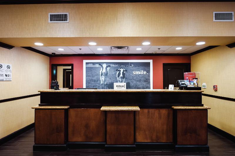 Hampton Inn & Suites Pine Bluff image