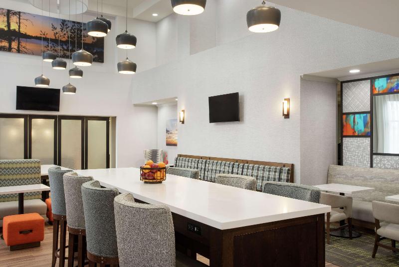 Hampton Inn & Suites Pine Bluff image