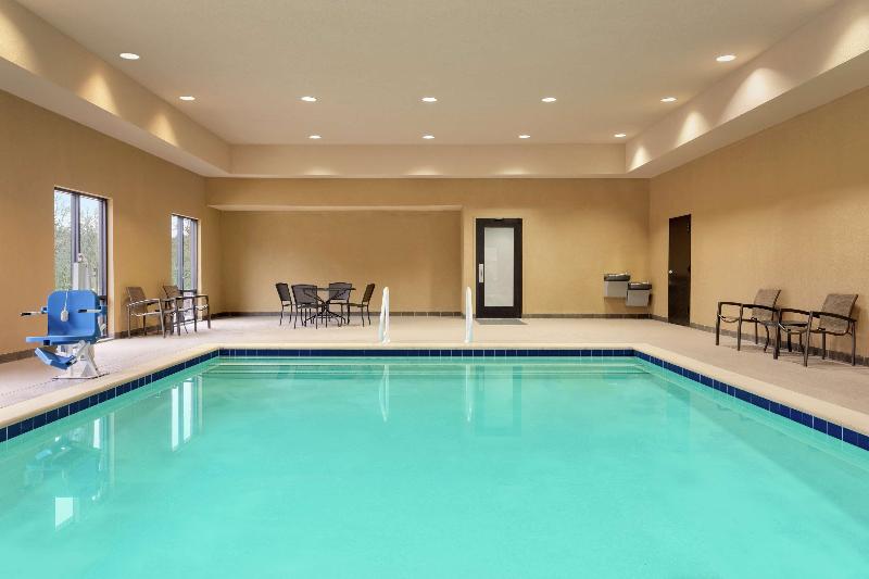 Hampton Inn & Suites Pine Bluff image