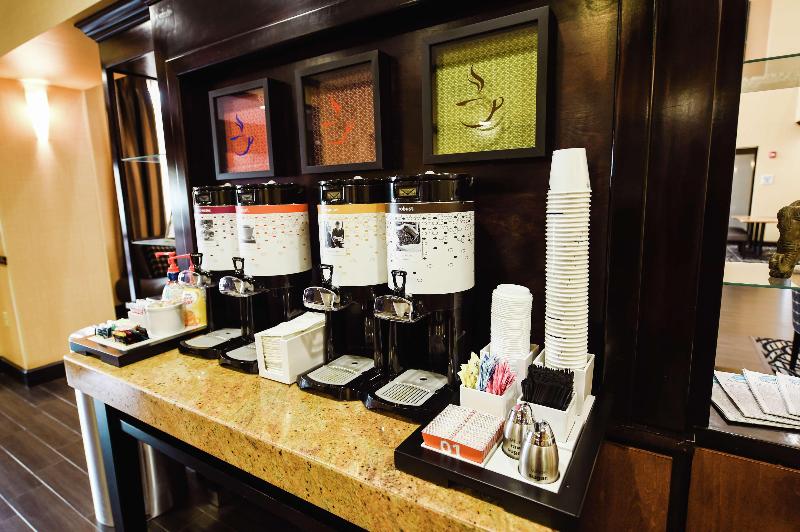 Hampton Inn & Suites Pine Bluff image
