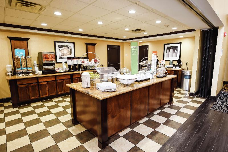 Hampton Inn & Suites Pine Bluff image