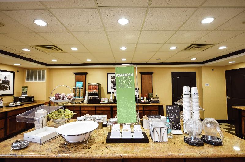 Hampton Inn & Suites Pine Bluff image