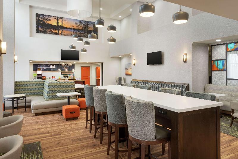 Hampton Inn & Suites Pine Bluff image