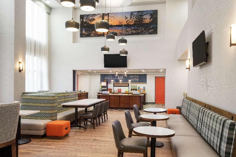 Hampton Inn & Suites Pine Bluff image